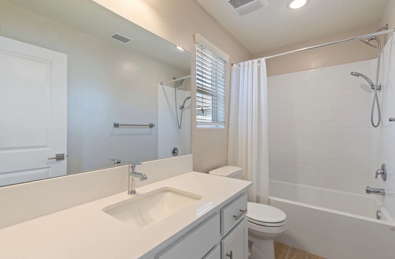 Building Photo - 1109 Royalty Way W