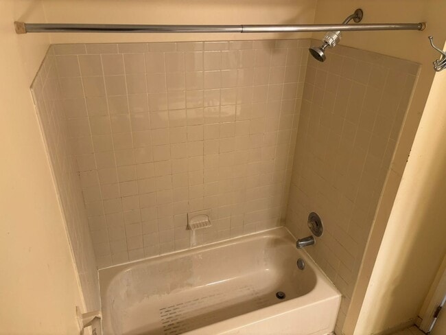 Building Photo - **NEW CARPETING** Abbey Lane Townhome 3 Beds 3 Baths!!