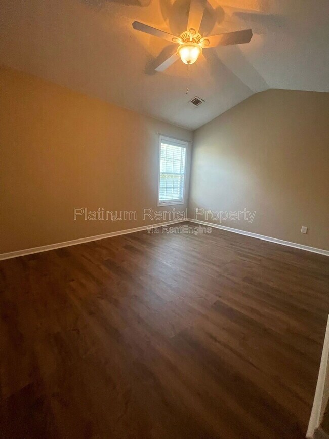 Building Photo - 6583 Silk Tree Pointe