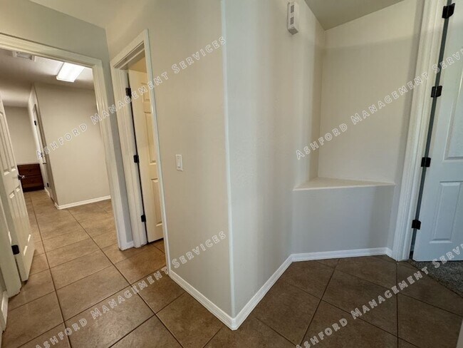 Building Photo - Beautiful 4-Bedroom, 3-Bath Home in Phoeni...