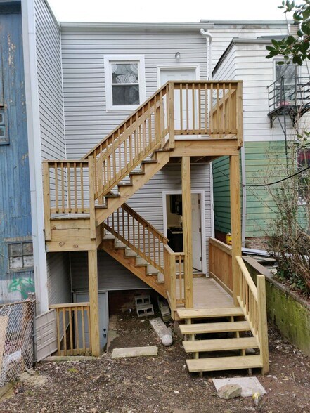 Building Photo - 264 1/2 Garside St