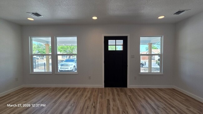 Building Photo - MUST SEE!! Woodlawn Lake  3 Bedroom 2 Full Bath Full Rehab