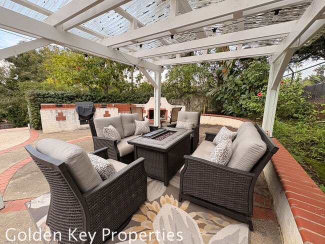 Building Photo - Welcome to this spacious granny flat located in charming Olde Carlsbad!