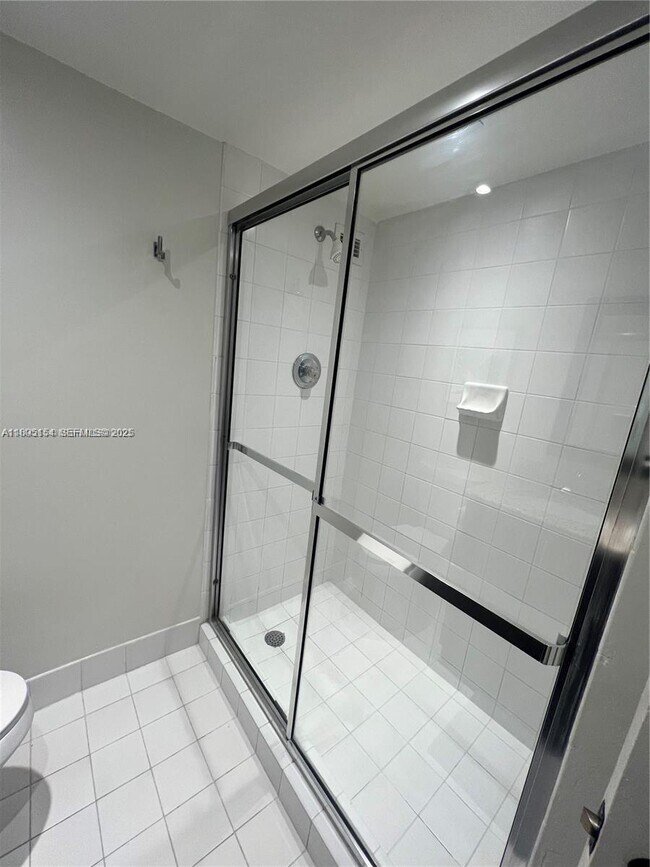 Building Photo - 5161 Collins Ave