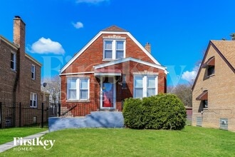 Building Photo - 8106 S Maplewood Ave