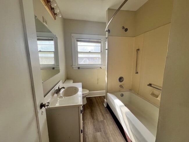 Building Photo - Spacious 4 Bedroom, 2 Bath Home with 3-Car Garage – Near WSU – Available Now!