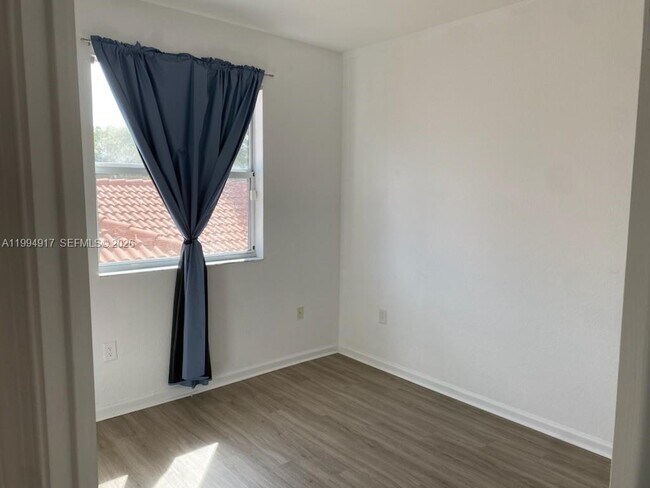 Building Photo - 3760 NE 9th Ct