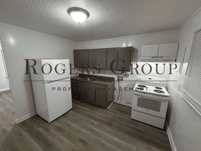 Building Photo - #450 - 543-545 Horner St Duplex