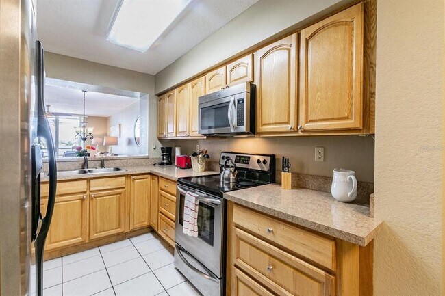 Building Photo - 5701 Bahia Del Mar Cir N