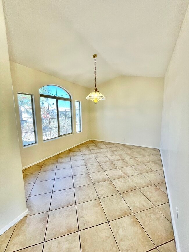 Building Photo - 8755 W Las Palmaritas Dr