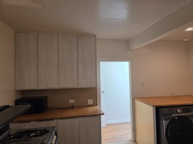 Kitchen - 1009 Havenhurst Dr