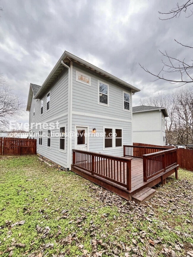 Building Photo - 2332 Oak Ct