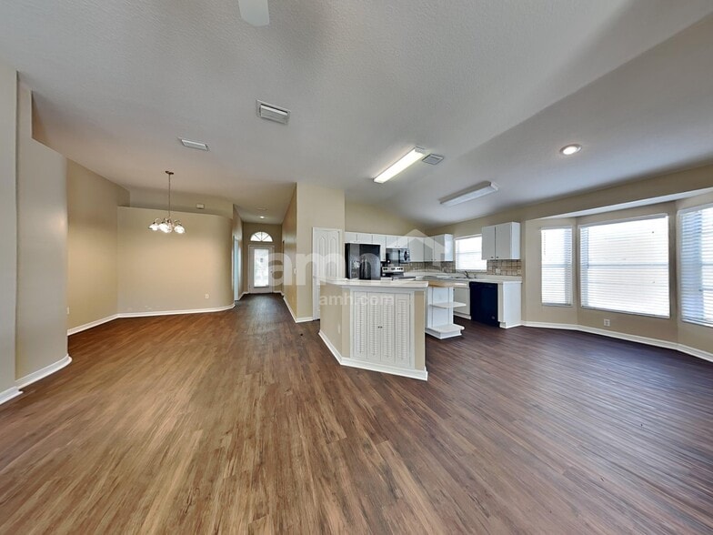 Building Photo - 1309 Lake Shore Ranch Dr