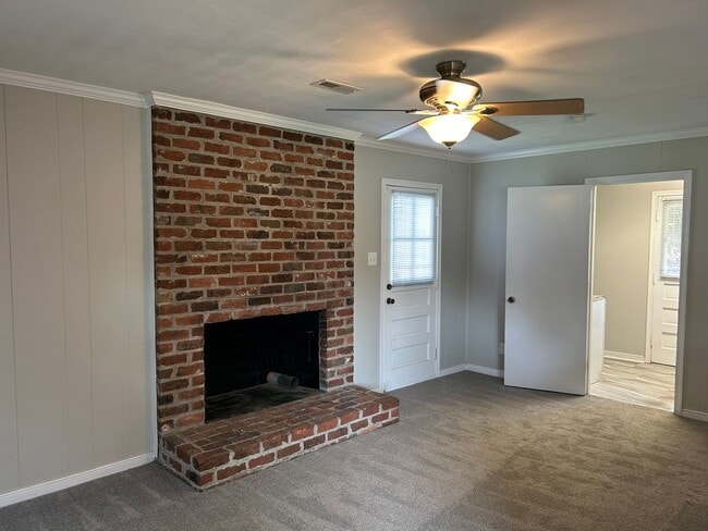 Building Photo - Charming 3 Bedroom, 2 Bath Brick Ranch Hom...