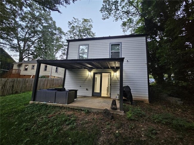 Building Photo - 1129 Graymont Dr SW
