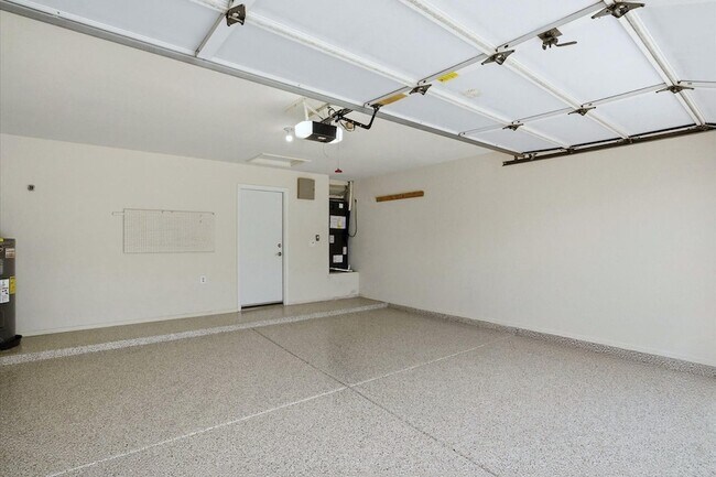 Building Photo - 5958 E Kelton Ln