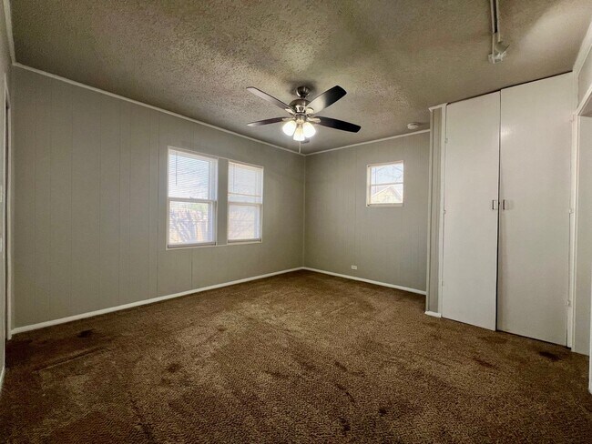 Building Photo - Charming 3 Bedroom Home in Slaton!