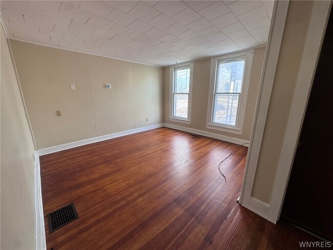 Building Photo - 10761 Main St