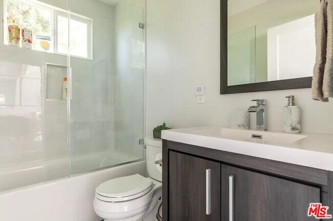 Building Photo - 1207 Reynolds Dr