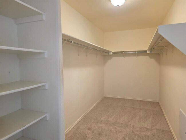 Building Photo - 160 Mistletoe Ln