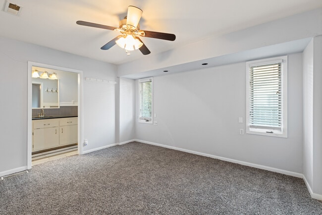 Building Photo - 22 E Hawthorne St