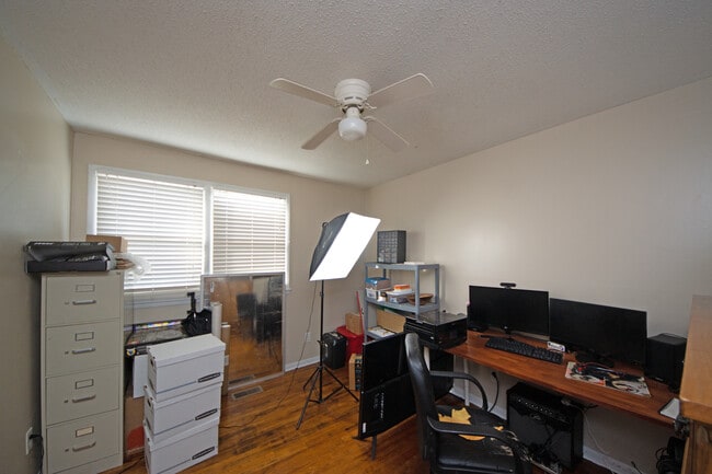 Building Photo - 314 Woodhaven Dr