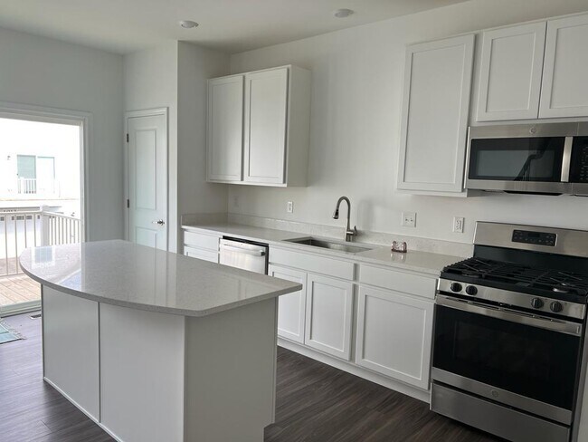 Building Photo - 1033 Atterberg Rd