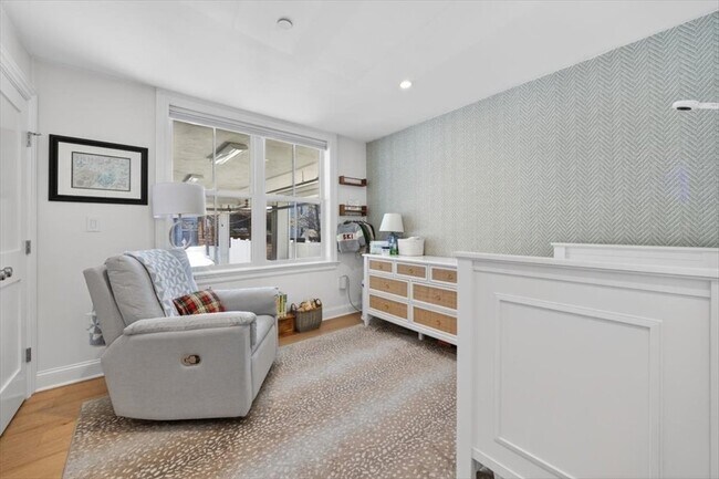 Building Photo - 521 E 8th St