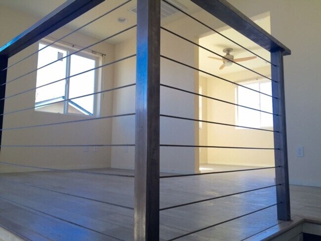 Building Photo - Gorgeous 2 Story Ultra-Sleek 1BD+Loft/1.5 Bath!