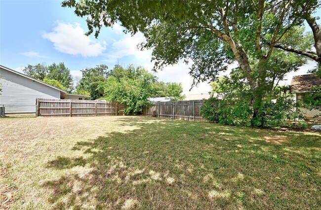 Building Photo - 2313 Aldford Dr