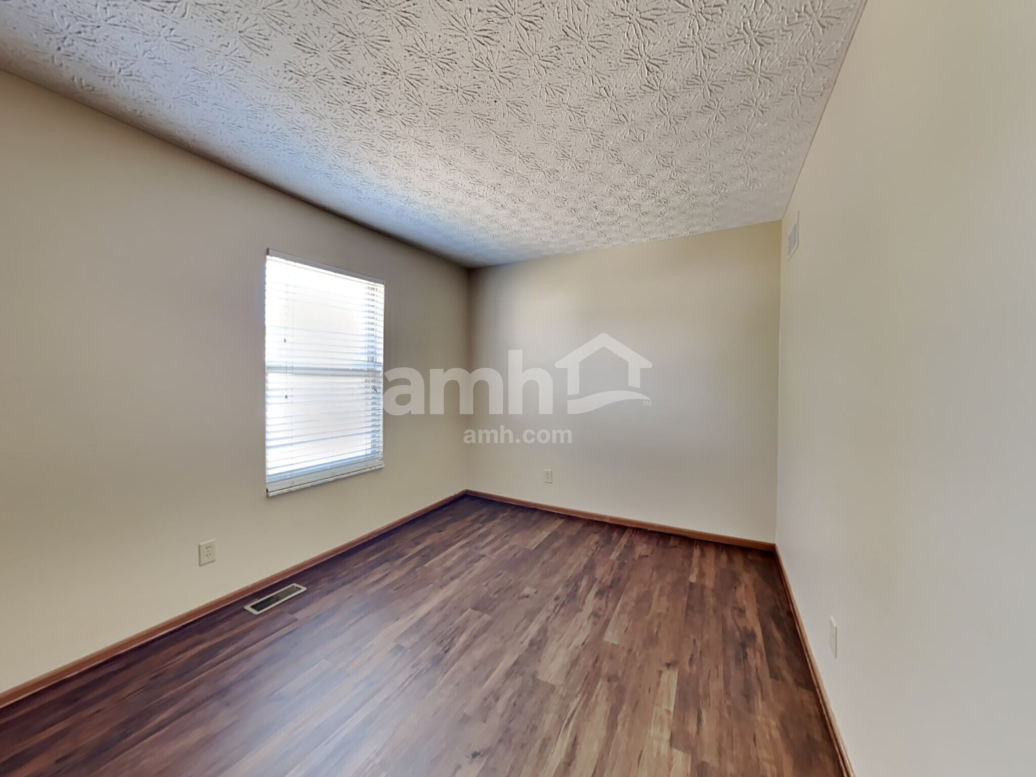 Building Photo - 2661 Hardwood Ave