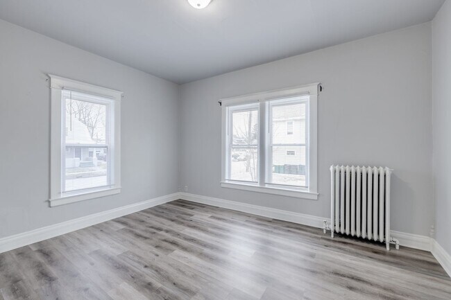 Building Photo - Park/5th Duplex