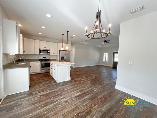 Building Photo - Stunning 3 Bedroom Home in North Crestview!