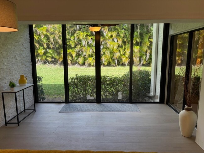 Building Photo - 5945 Parkwalk Dr