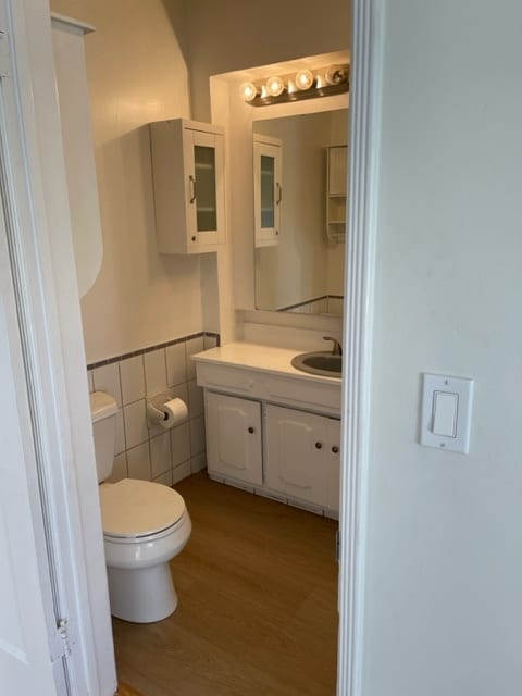 Left view of master bathroom - 1120 Pacific St