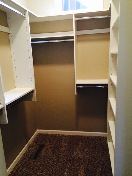 Building Photo - 208 Chestnut Ave