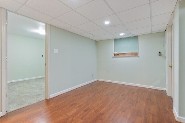 Building Photo - 2206 N Taft St