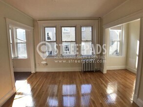Building Photo - bedroom in Boston MA 02215