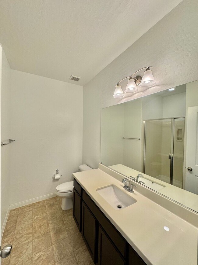 Building Photo - Newer Home with Gated Community Single Fam...