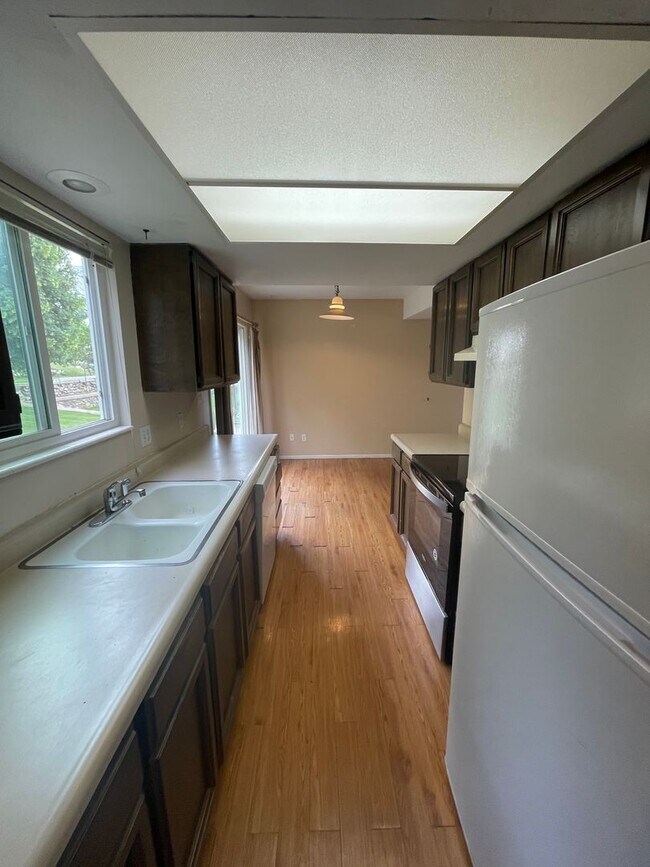 Building Photo - 785 S 200 E