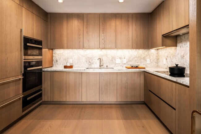 Building Photo - 2025 Ave of the Stars