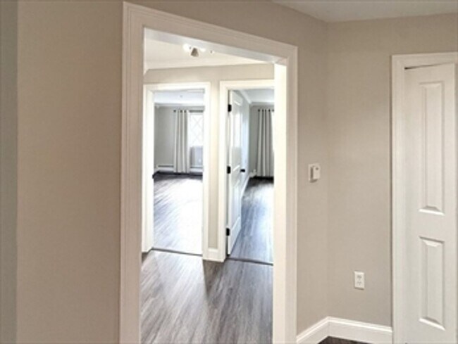 Building Photo - 2 bedroom in sought after Heritage Green Condo Association