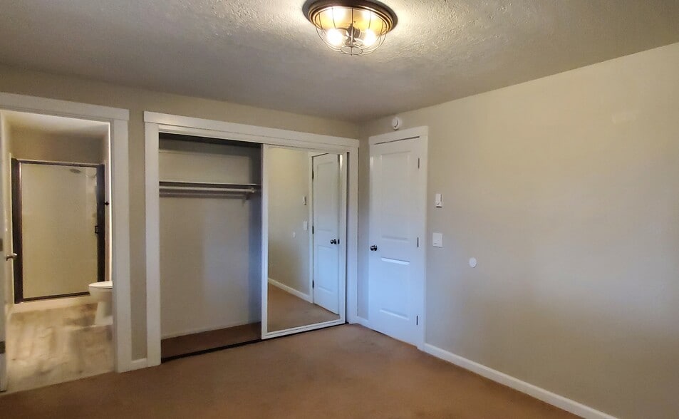 Building Photo - 5515 NE 41st Ave