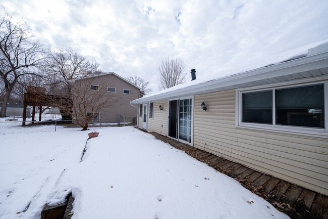 Building Photo - 5924 Idaho Ave N