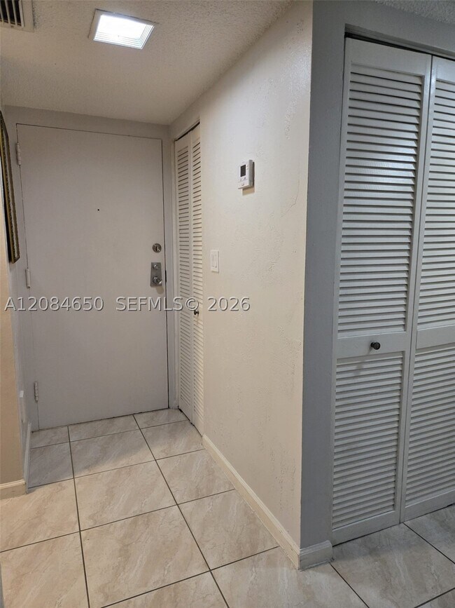 Building Photo - 14321 N Kendall Dr