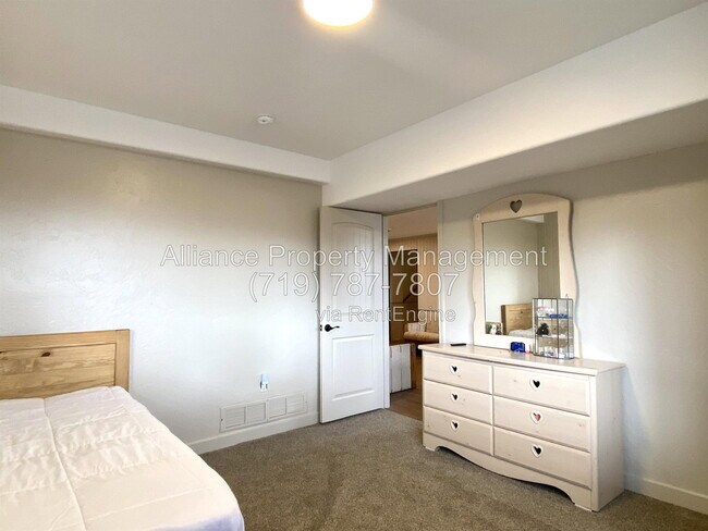 Building Photo - 2168 Wildwood Dr