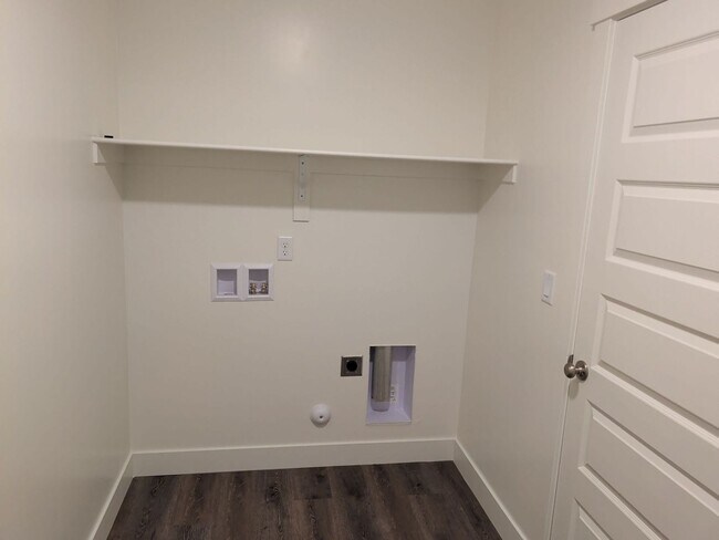 Building Photo - Move In Ready 4 Bedroom Home!