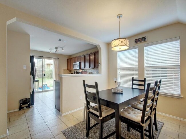 Building Photo - 3420 Bach Dr