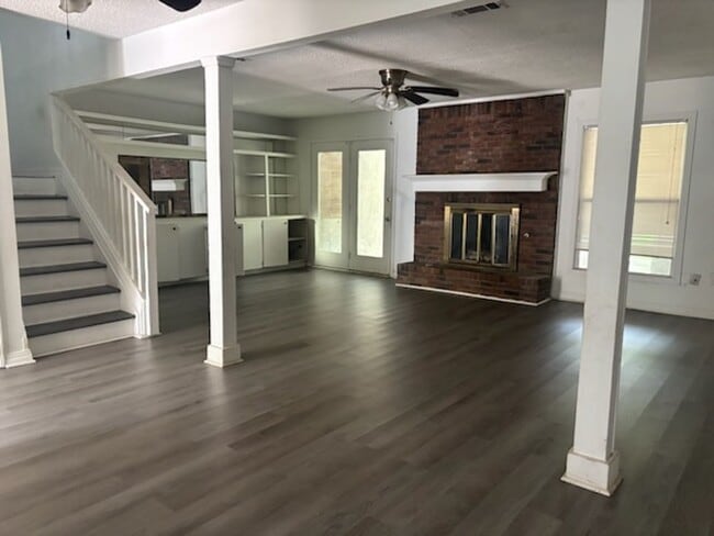 Building Photo - 352 Brookwood Lake Pl