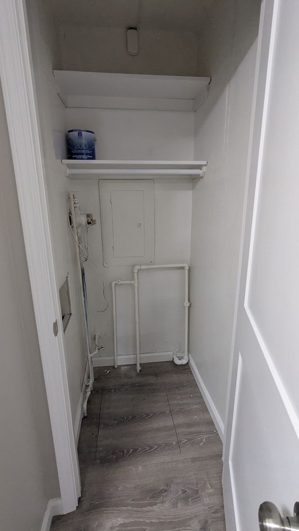 Building Photo - Everything updated in this 2-bedroom home!